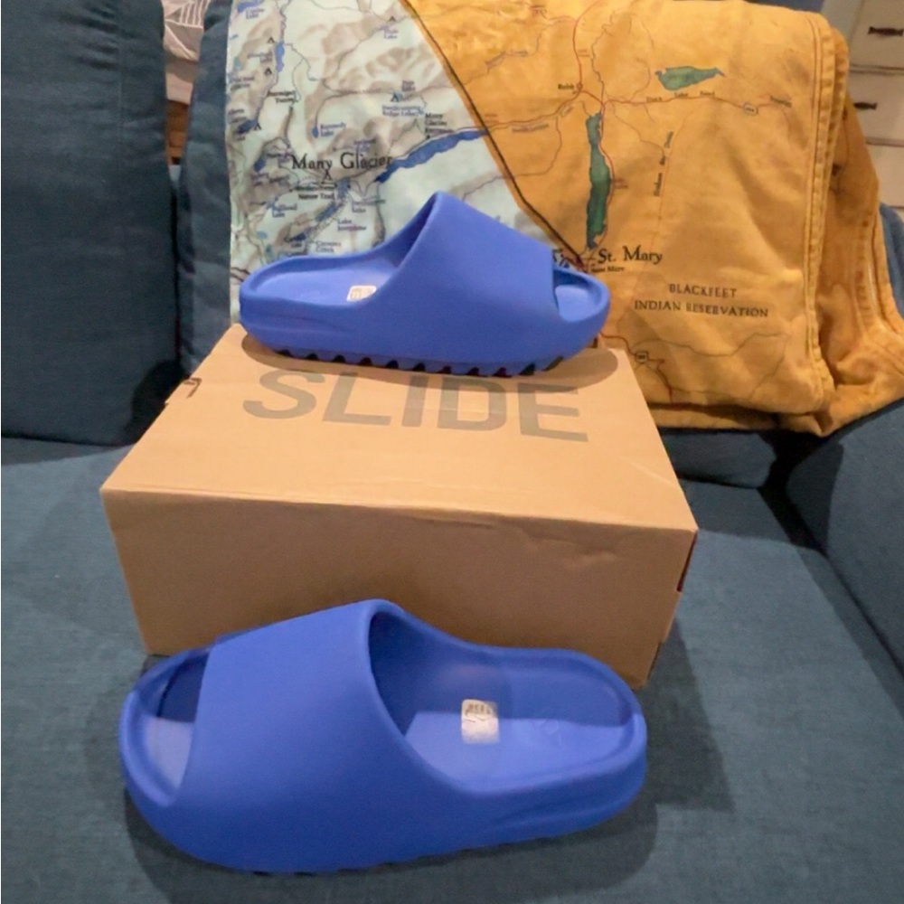 Yeezy slide blue size 10